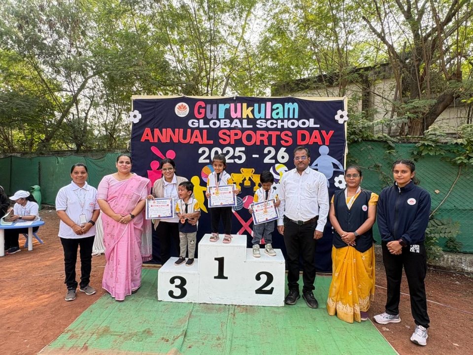 Prize winners with the teachers and guests