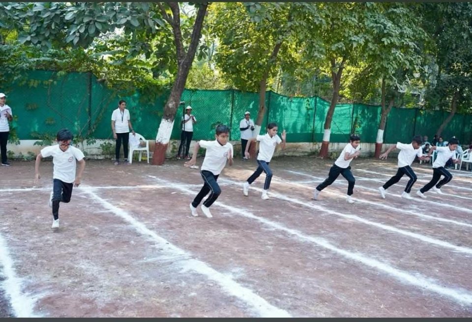 Primary students in the sprint