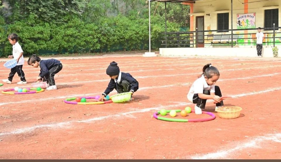 Nursery children in the ball-and-basket round